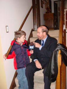 Aaron Hanania getting some arly advice on professional journalism from former WBBM TV political reporter Mike Flannery